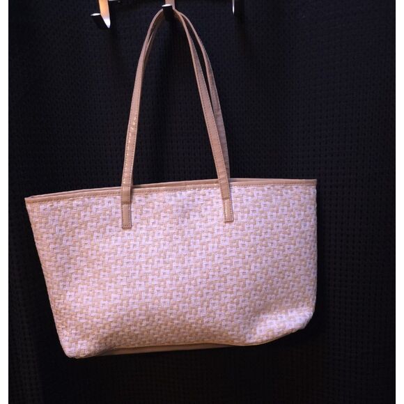 Jessica Simpson Handbags - Jessica Simpson Bag Cream and tan straw